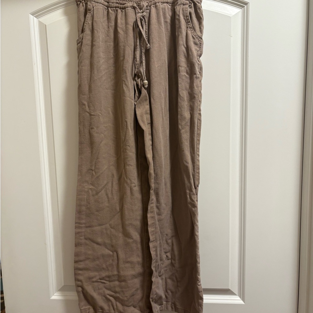5/$25 Women’s  beach Tan Pants
